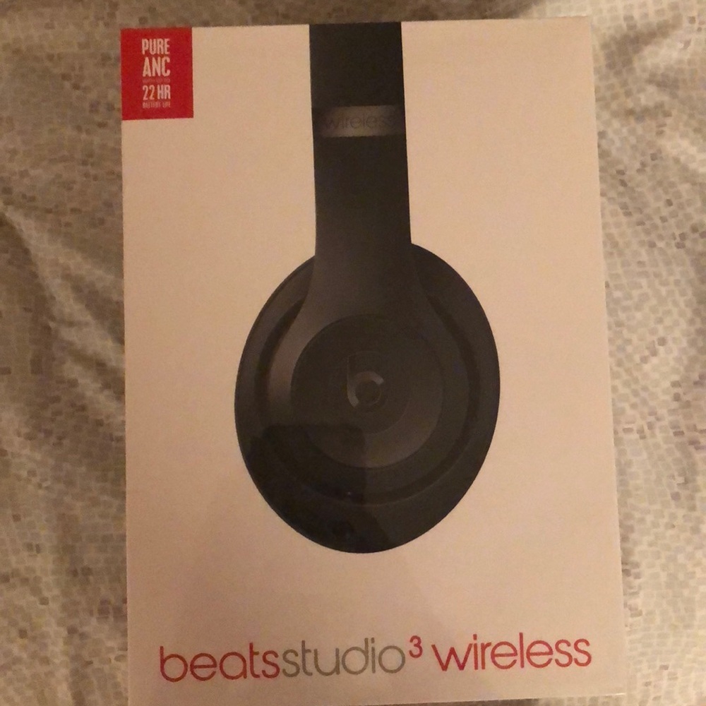 Black wireless beats